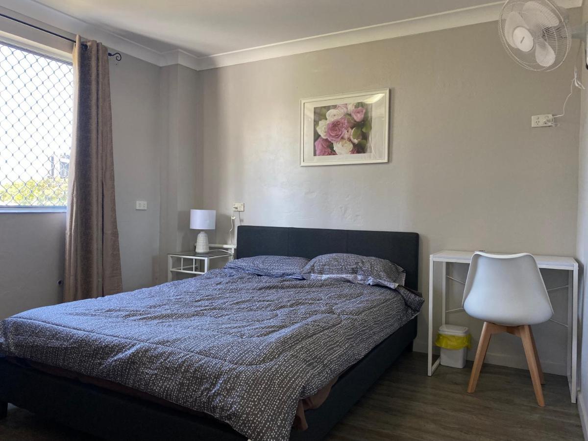 Homely Inn Queen St Gold Coast Buitenkant foto
